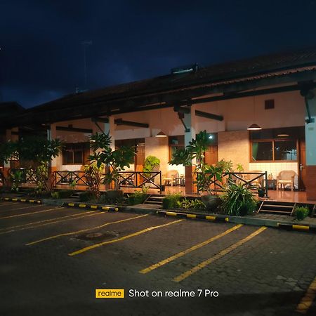 Hotel Aneka Baru Селеман Екстер'єр фото
