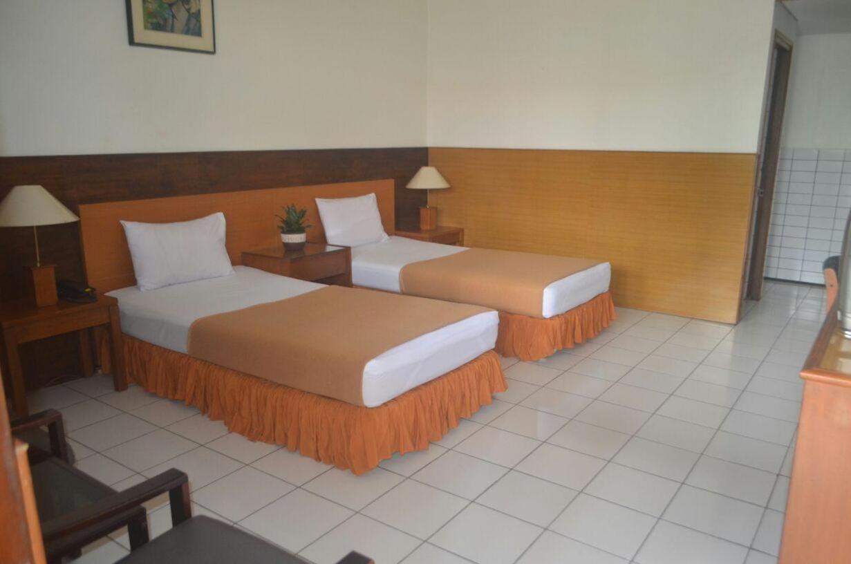 Hotel Aneka Baru Селеман Екстер'єр фото