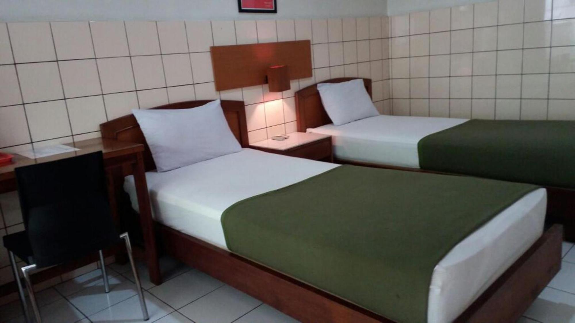 Hotel Aneka Baru Селеман Екстер'єр фото